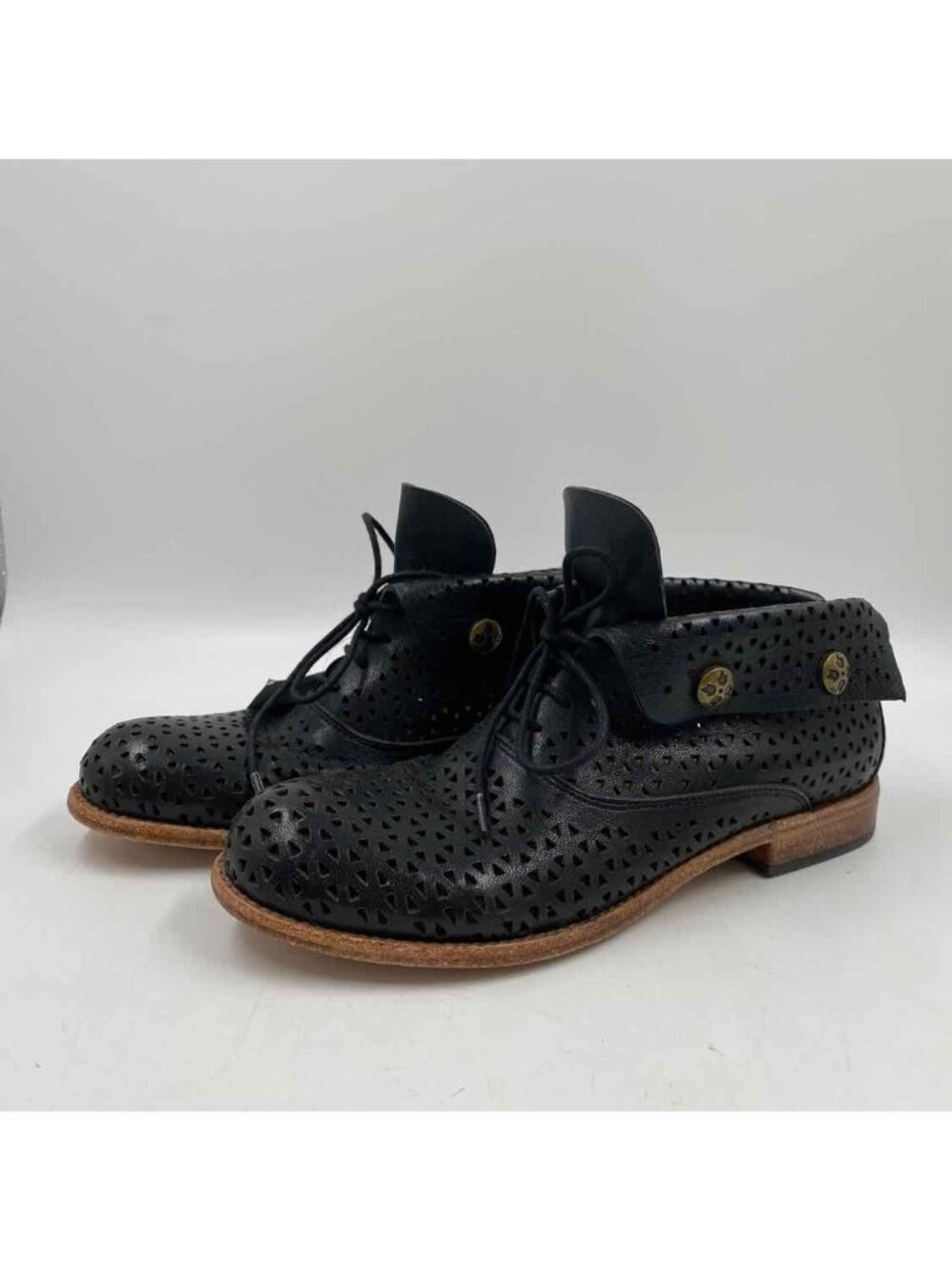 Patricia Nash Sabrina Women's Shoe Size 6 Black Laser Cut Casual Shoes